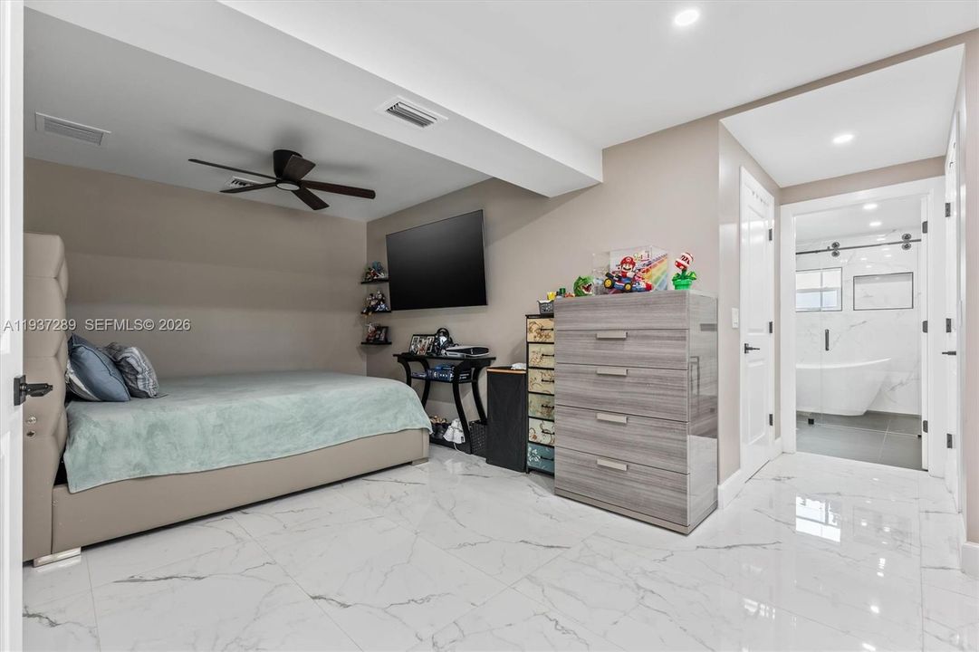 На продажу: $649,000 (5 спален, 4 ванн, 0 Квадратных фут)