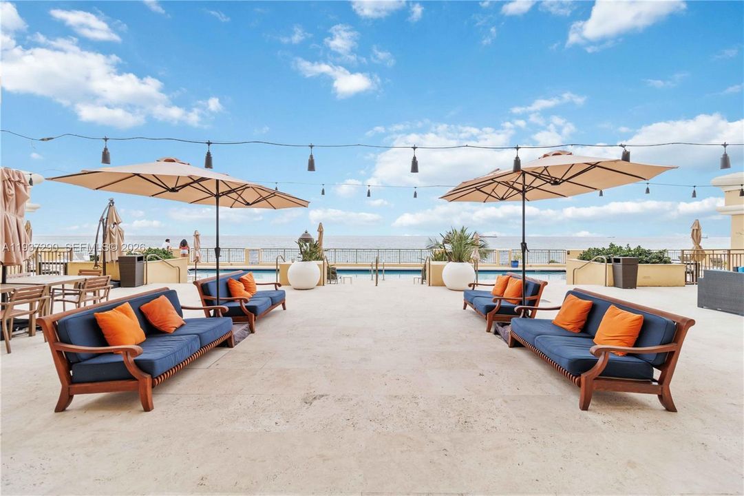 На продажу: $685,000 (1 спален, 1 ванн, 990 Квадратных фут)