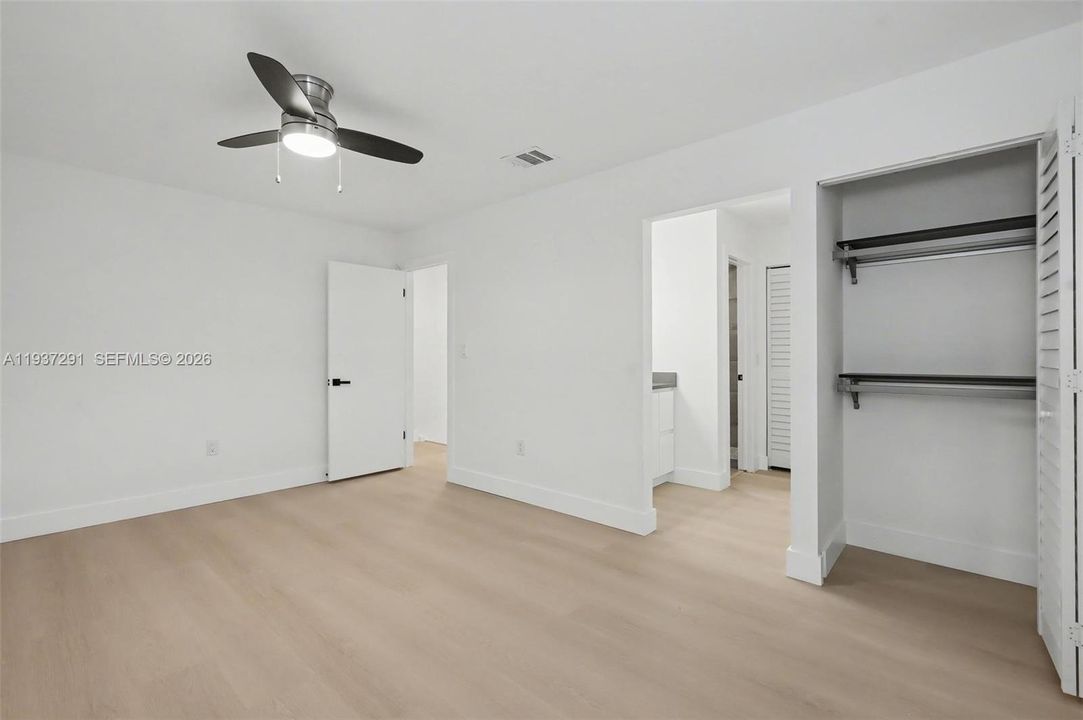 出租: $3,600 (3 贝兹, 2 浴室, 1302 平方英尺)