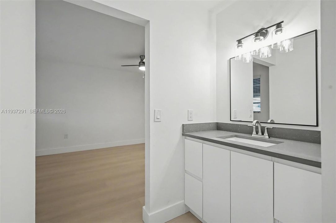 出租: $3,600 (3 贝兹, 2 浴室, 1302 平方英尺)