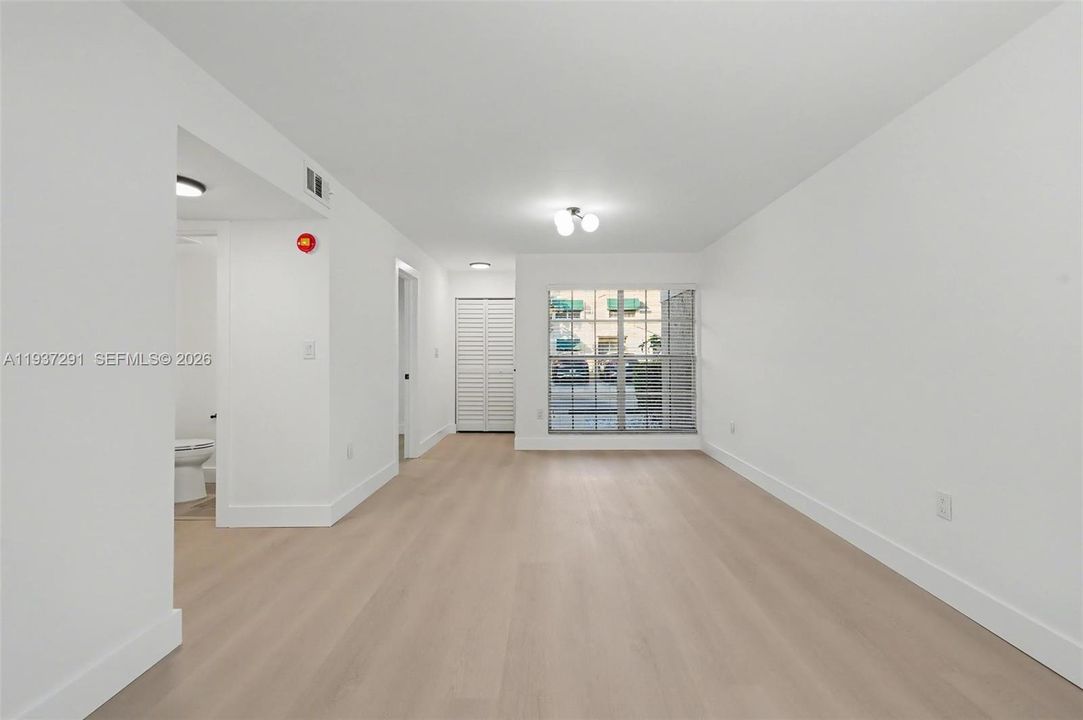 出租: $3,600 (3 贝兹, 2 浴室, 1302 平方英尺)