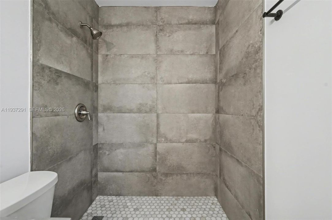 出租: $3,600 (3 贝兹, 2 浴室, 1302 平方英尺)