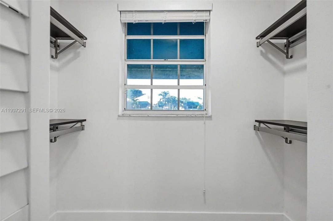 出租: $3,600 (3 贝兹, 2 浴室, 1302 平方英尺)