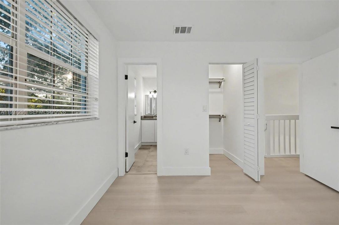 出租: $3,600 (3 贝兹, 2 浴室, 1302 平方英尺)