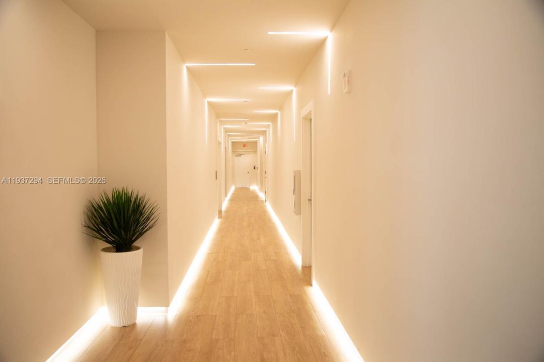 出租: $3,000 (1 贝兹, 1 浴室, 846 平方英尺)