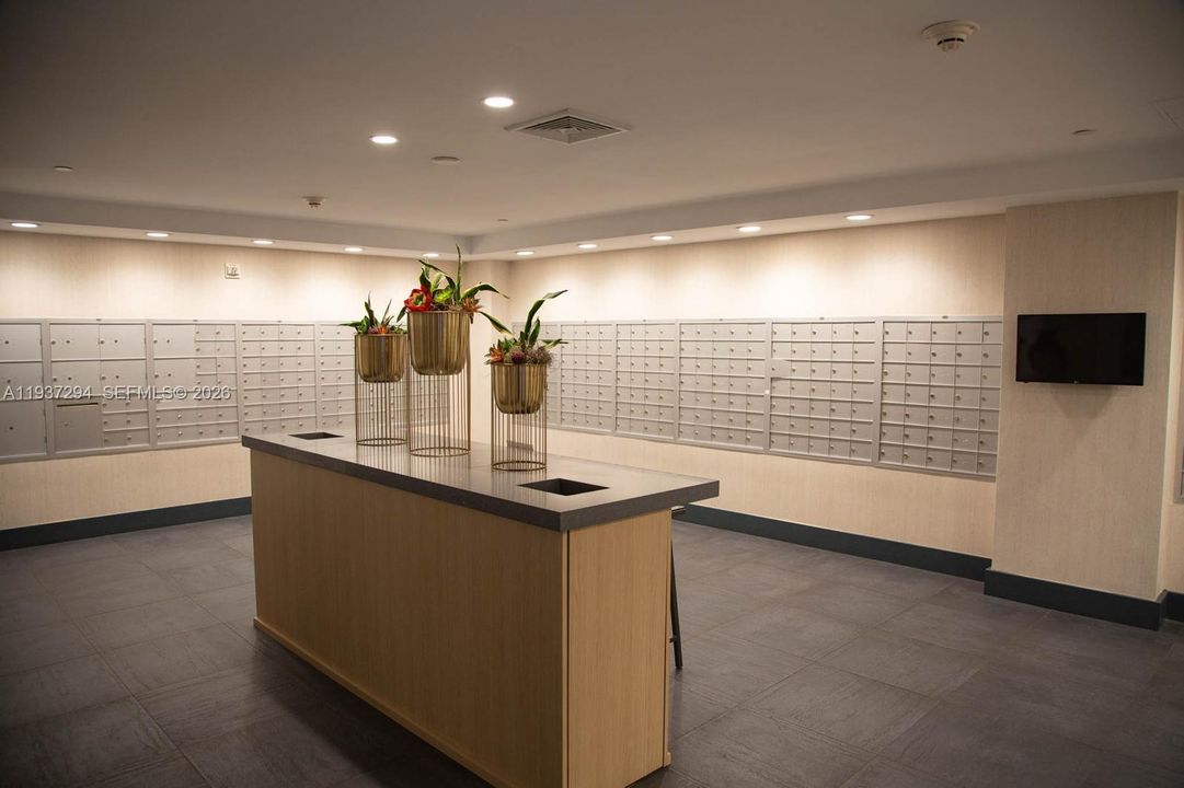 出租: $3,000 (1 贝兹, 1 浴室, 846 平方英尺)