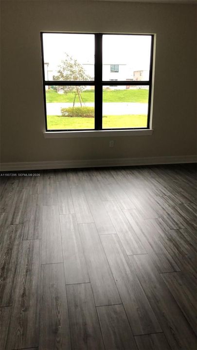 出租: $3,900 (4 贝兹, 2 浴室, 2384 平方英尺)