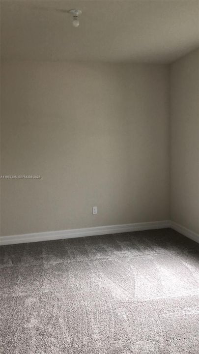 出租: $3,900 (4 贝兹, 2 浴室, 2384 平方英尺)