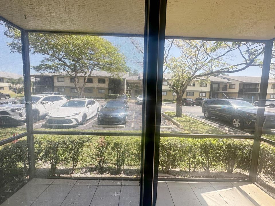 For Rent: $2,250 (2 beds, 2 baths, 887 Square Feet)