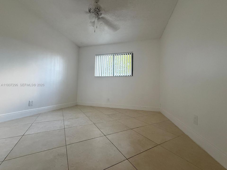 For Rent: $2,250 (2 beds, 2 baths, 887 Square Feet)