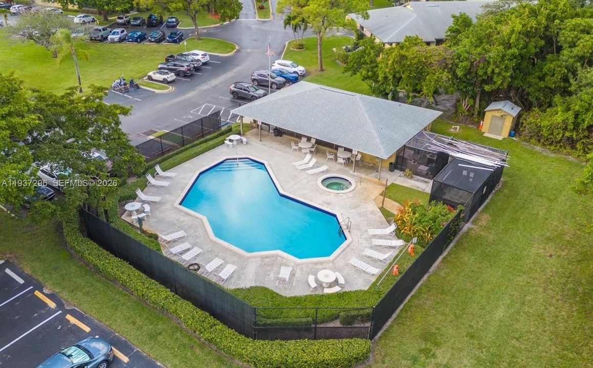 For Rent: $2,250 (2 beds, 2 baths, 887 Square Feet)