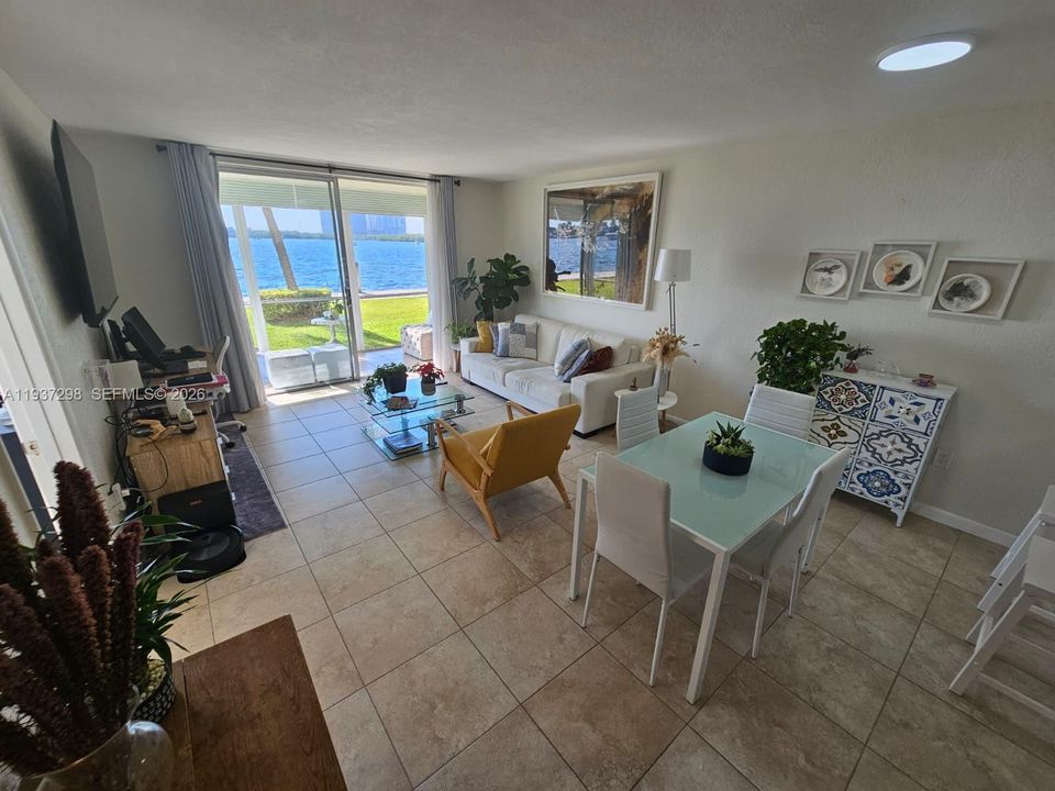 For Rent: $1,750 (1 beds, 1 baths, 768 Square Feet)