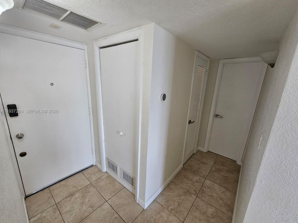 For Rent: $1,750 (1 beds, 1 baths, 768 Square Feet)