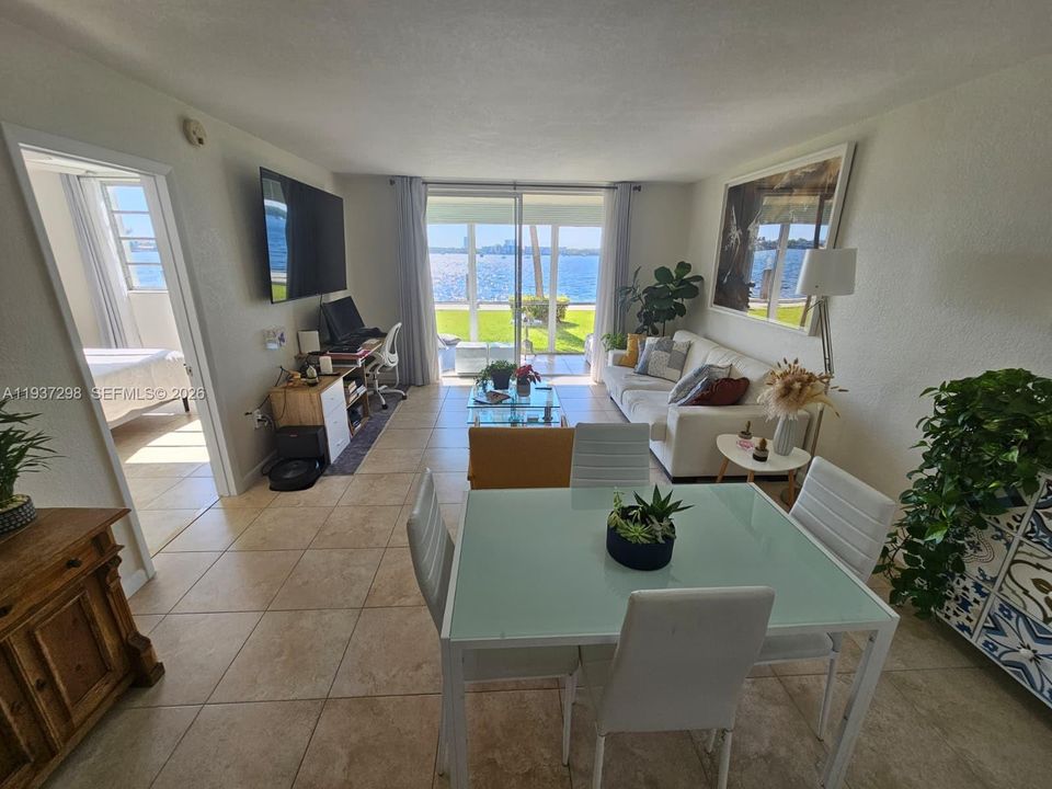 For Rent: $1,750 (1 beds, 1 baths, 768 Square Feet)