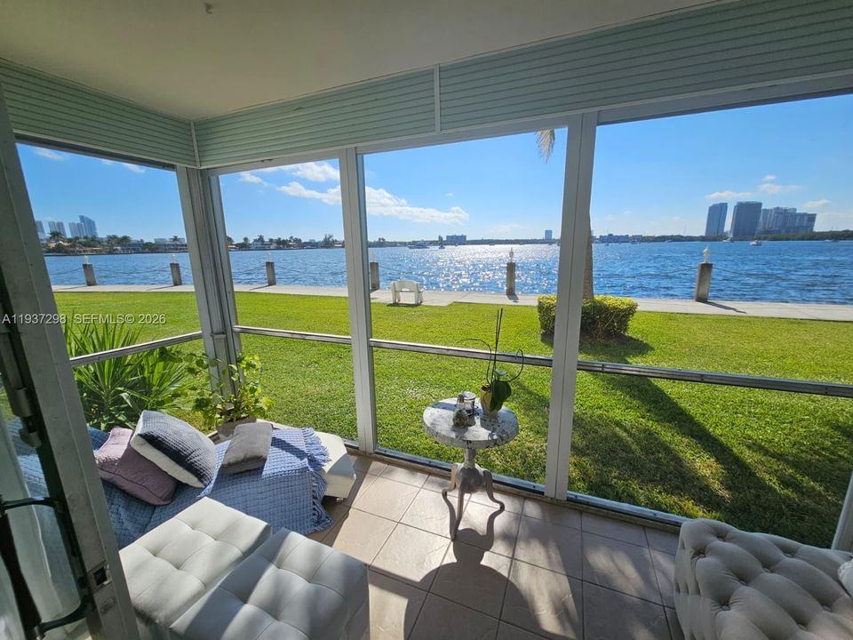 For Rent: $1,750 (1 beds, 1 baths, 768 Square Feet)