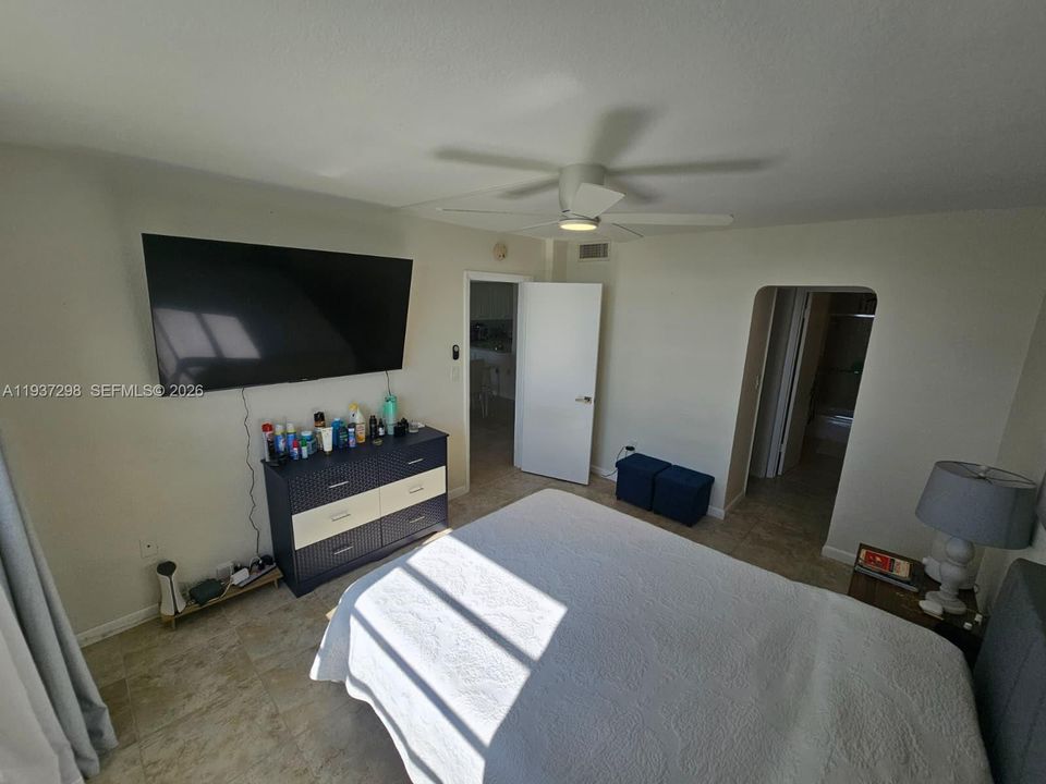 For Rent: $1,750 (1 beds, 1 baths, 768 Square Feet)