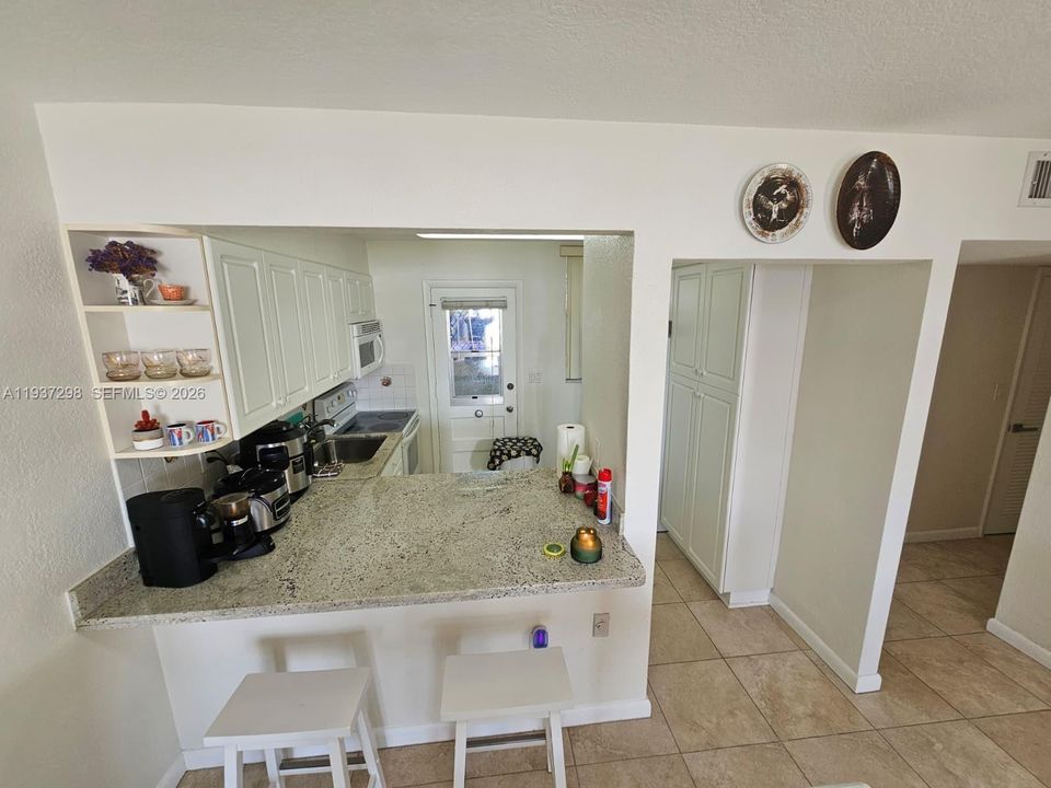 For Rent: $1,750 (1 beds, 1 baths, 768 Square Feet)