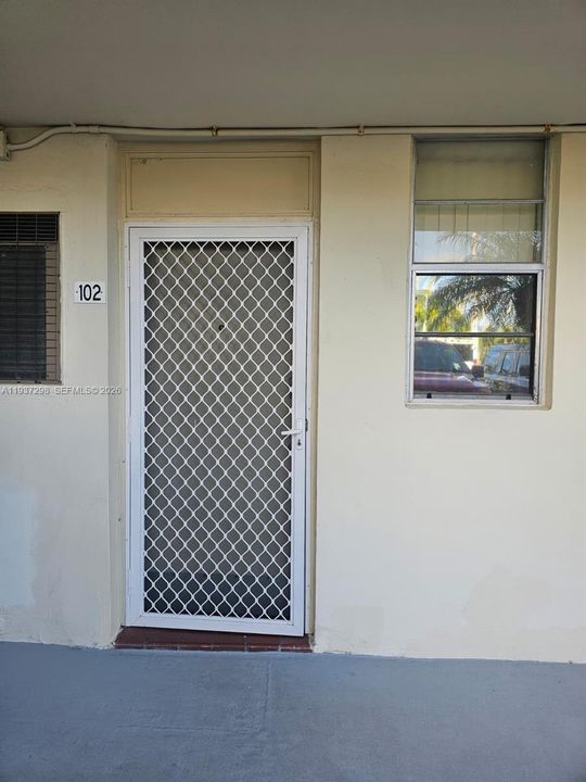 For Rent: $1,750 (1 beds, 1 baths, 768 Square Feet)