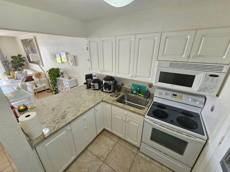 For Rent: $1,750 (1 beds, 1 baths, 768 Square Feet)