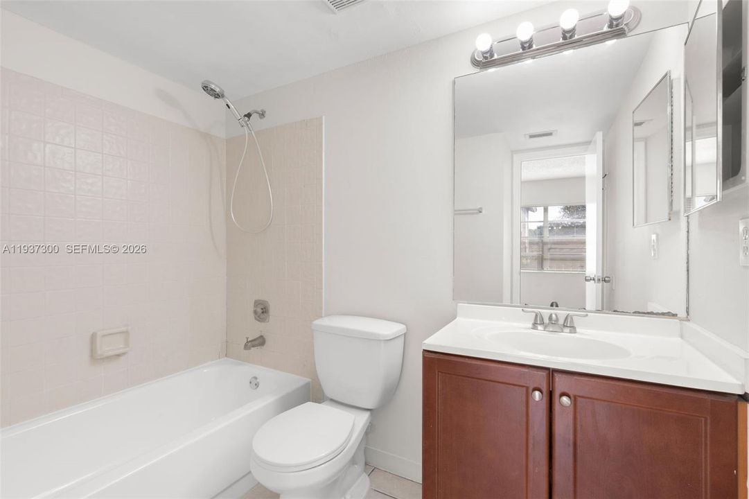 合同活跃: $1,775 (2 贝兹, 2 浴室, 768 平方英尺)