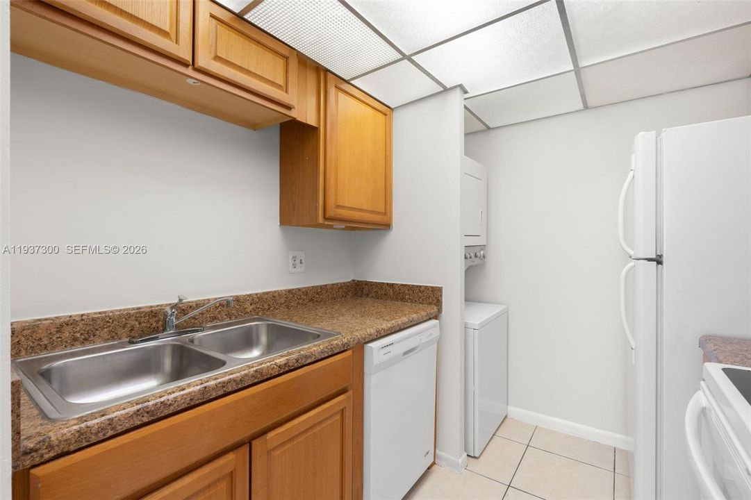 合同活跃: $1,775 (2 贝兹, 2 浴室, 768 平方英尺)