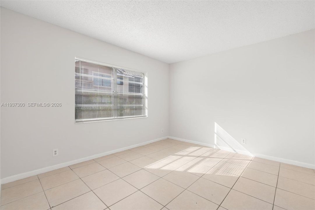 合同活跃: $1,775 (2 贝兹, 2 浴室, 768 平方英尺)