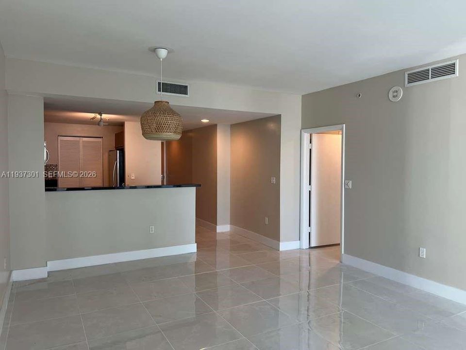 В аренду: $2,600 (1 спален, 1 ванн, 806 Квадратных фут)