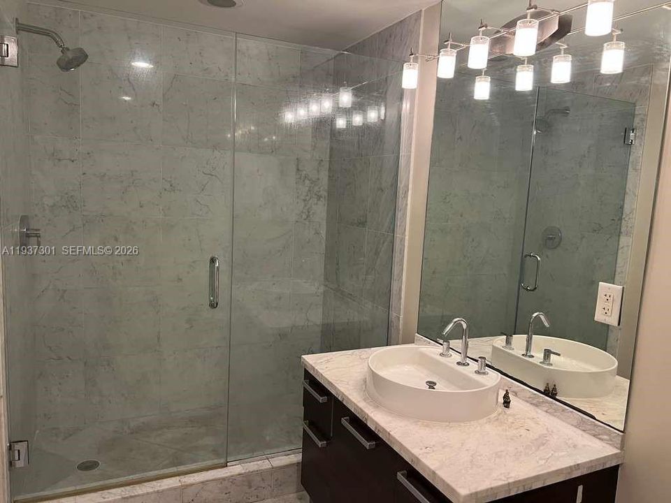 В аренду: $2,600 (1 спален, 1 ванн, 806 Квадратных фут)