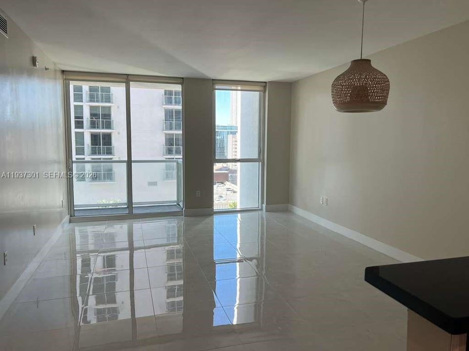 В аренду: $2,600 (1 спален, 1 ванн, 806 Квадратных фут)