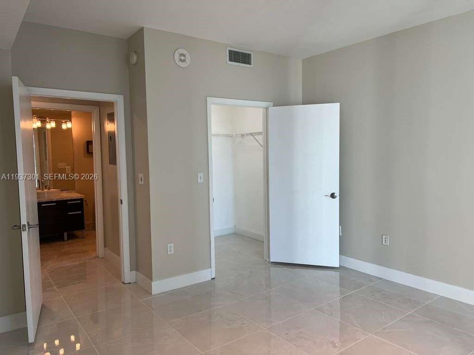 В аренду: $2,600 (1 спален, 1 ванн, 806 Квадратных фут)