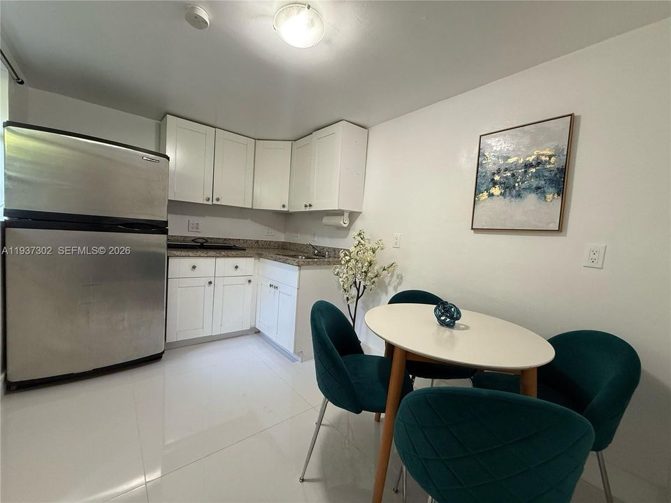 For Rent: $1,700 (1 beds, 1 baths, 2351 Square Feet)