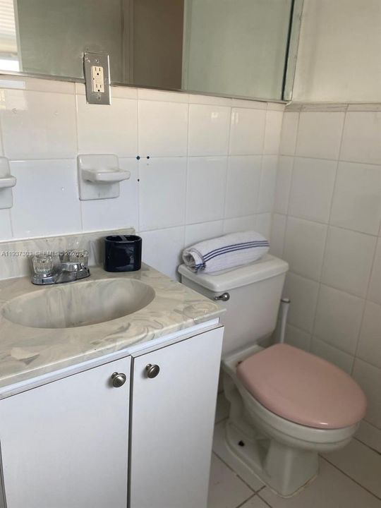 待售: $349,000 (0 贝兹, 0 浴室, 400 平方英尺)