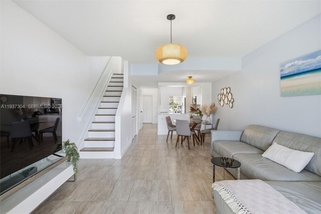 En Venta: $365,000 (2 camas, 2 baños, 1110 Pies cuadrados)