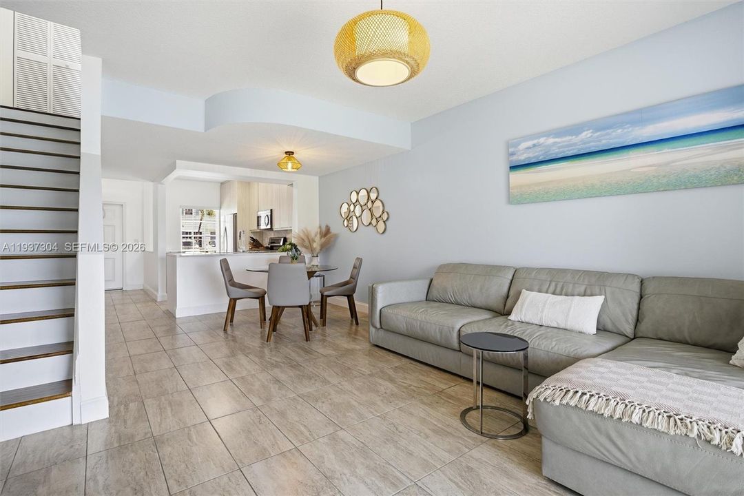 En Venta: $365,000 (2 camas, 2 baños, 1110 Pies cuadrados)