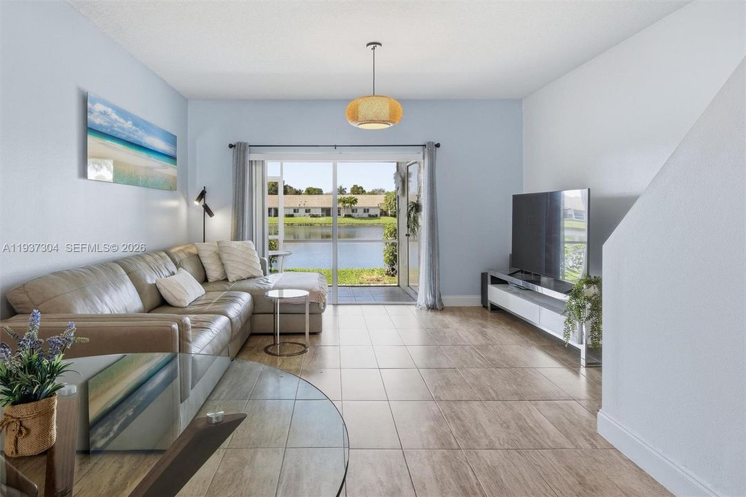 En Venta: $365,000 (2 camas, 2 baños, 1110 Pies cuadrados)