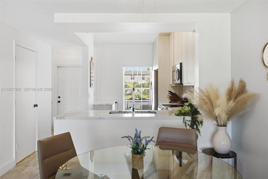 En Venta: $365,000 (2 camas, 2 baños, 1110 Pies cuadrados)