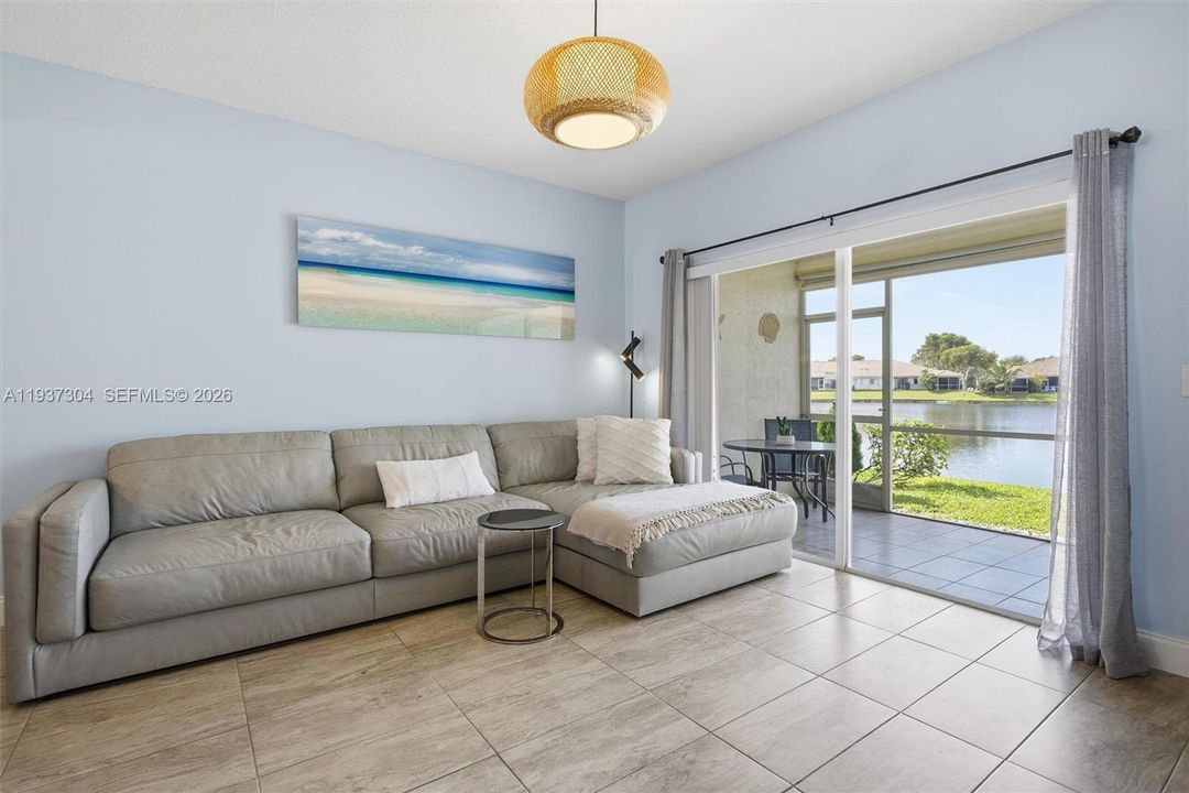 En Venta: $365,000 (2 camas, 2 baños, 1110 Pies cuadrados)