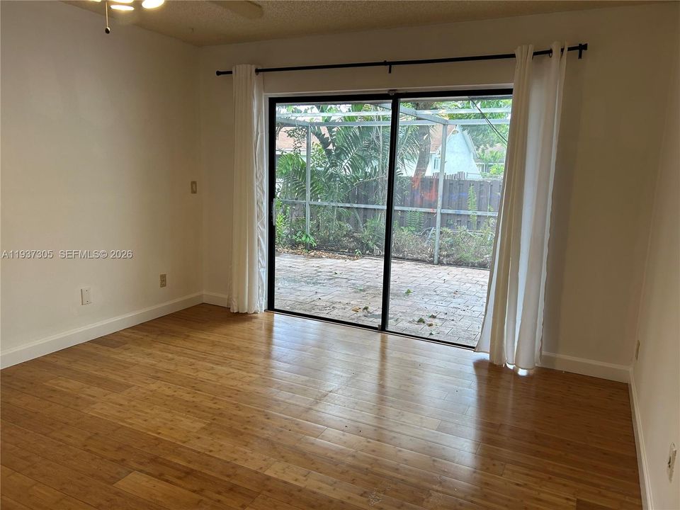 На продажу: $315,000 (3 спален, 2 ванн, 1220 Квадратных фут)