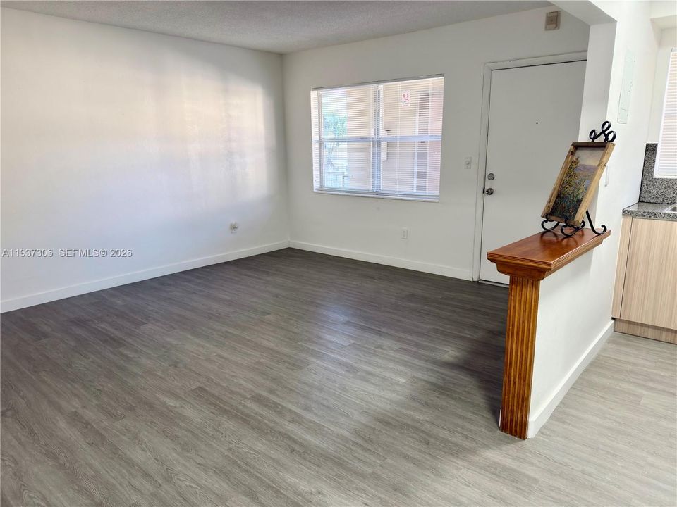 出租: $1,800 (1 贝兹, 1 浴室, 560 平方英尺)