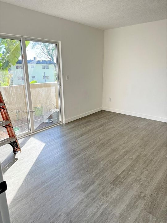 出租: $1,800 (1 贝兹, 1 浴室, 560 平方英尺)