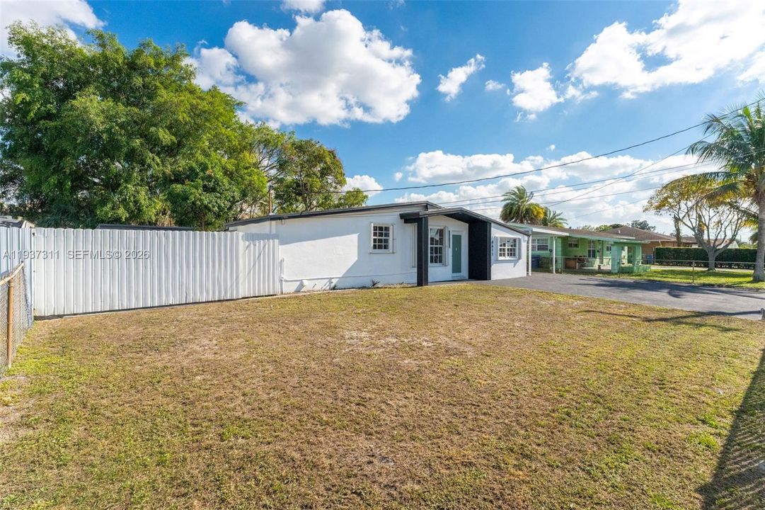 En Venta: $580,000 (4 camas, 2 baños, 1531 Pies cuadrados)