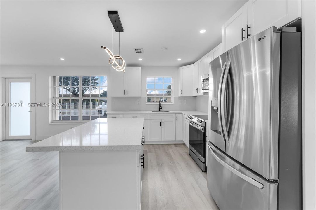 En Venta: $580,000 (4 camas, 2 baños, 1531 Pies cuadrados)