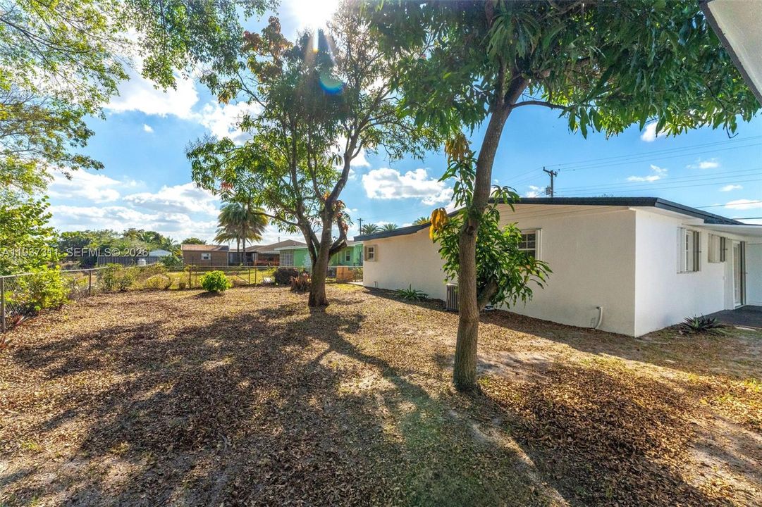 En Venta: $580,000 (4 camas, 2 baños, 1531 Pies cuadrados)