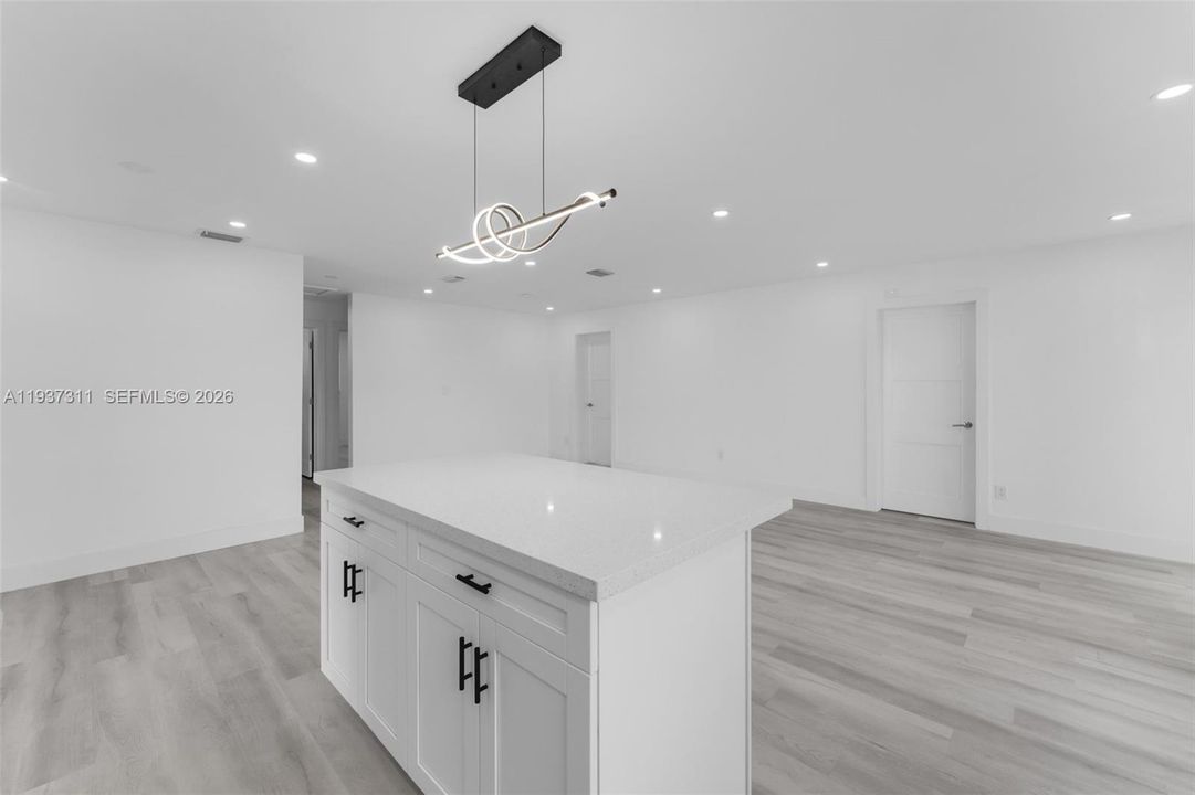 En Venta: $580,000 (4 camas, 2 baños, 1531 Pies cuadrados)