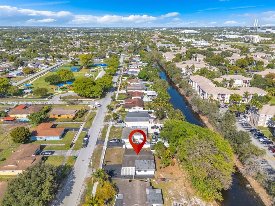 En Venta: $580,000 (4 camas, 2 baños, 1531 Pies cuadrados)