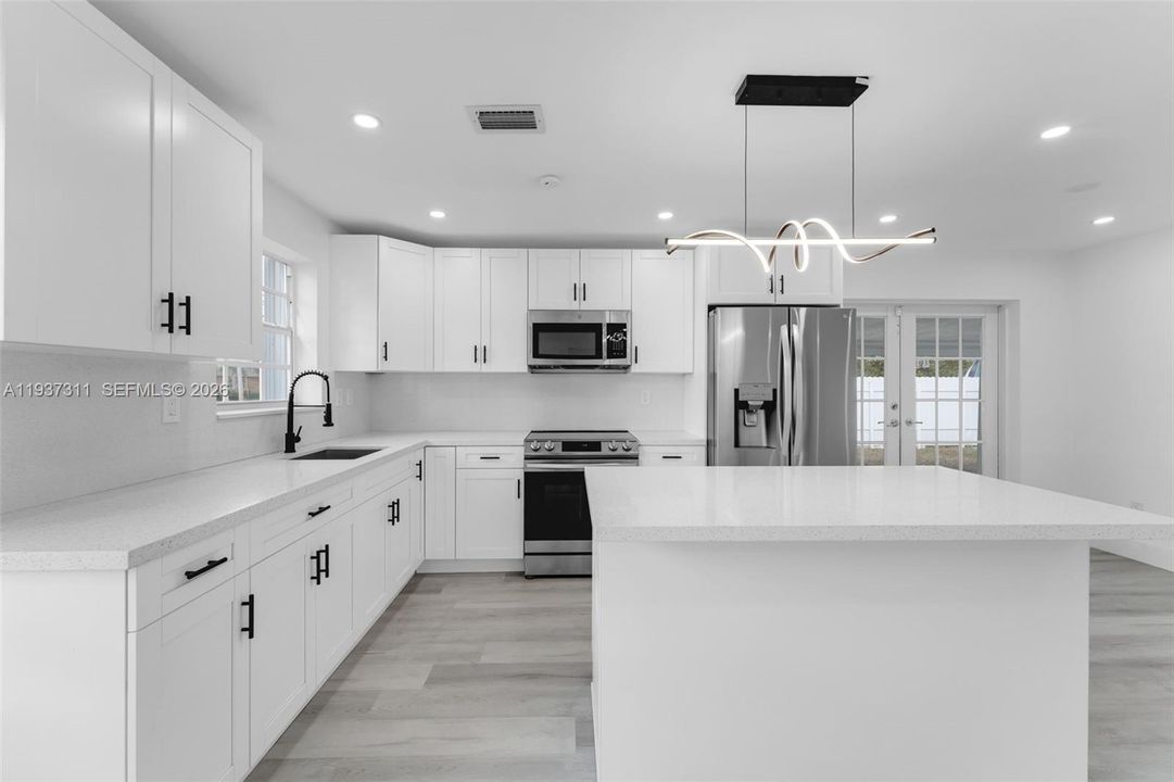 En Venta: $580,000 (4 camas, 2 baños, 1531 Pies cuadrados)