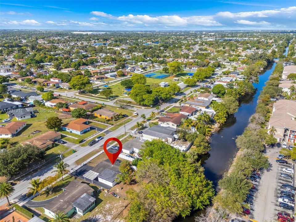 En Venta: $580,000 (4 camas, 2 baños, 1531 Pies cuadrados)