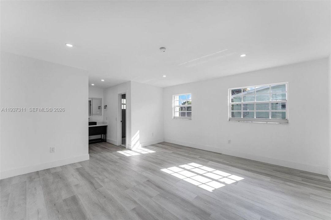 En Venta: $580,000 (4 camas, 2 baños, 1531 Pies cuadrados)