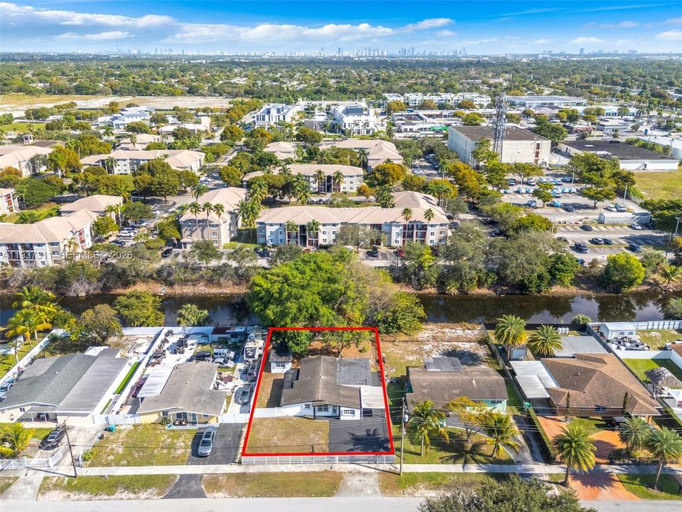 En Venta: $580,000 (4 camas, 2 baños, 1531 Pies cuadrados)