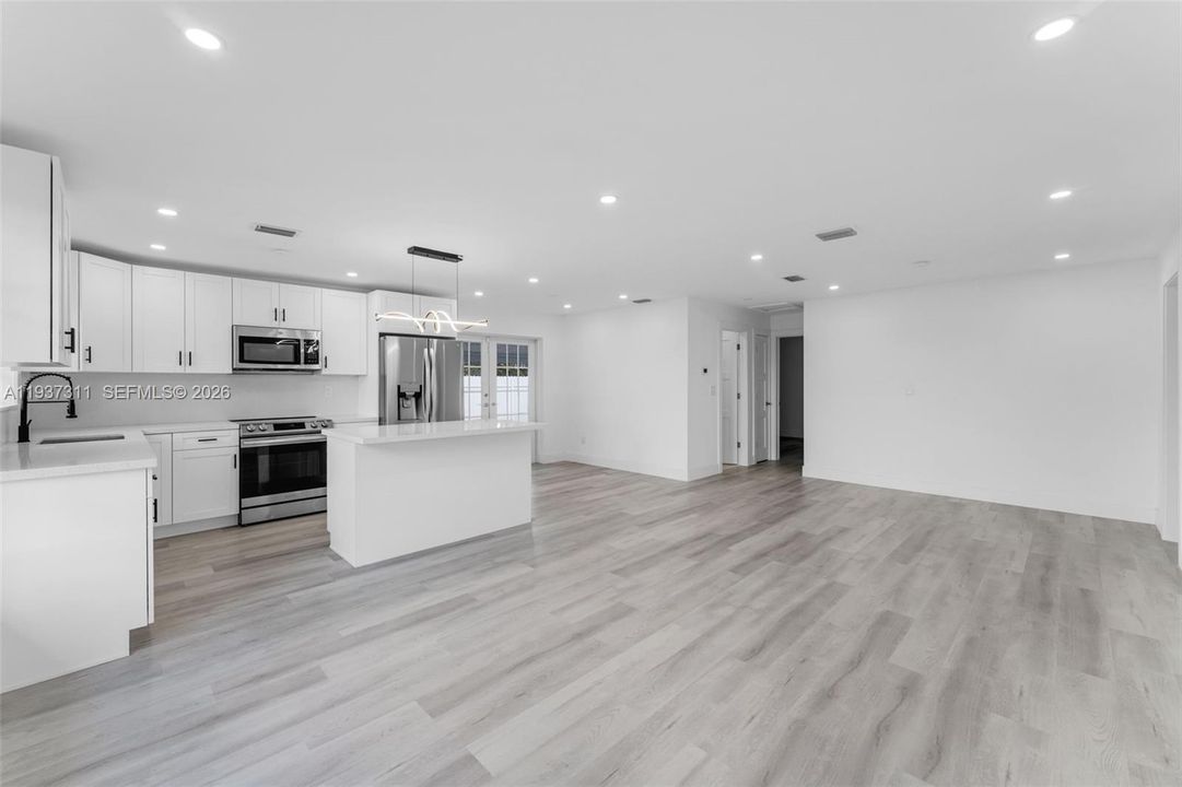 En Venta: $580,000 (4 camas, 2 baños, 1531 Pies cuadrados)